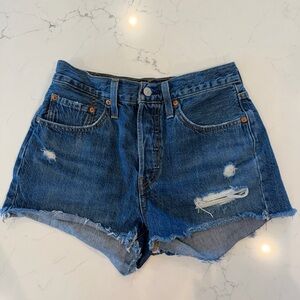 Levi's 501 Jean Shorts ( ONLY WORN ONCE) SIZE 27